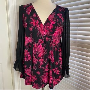 NEW TORRID FLORAL TOP WITH SHEER SLEEVES - 3x 22-24